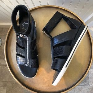 Marc Jacobs Gia Gladiator Sandal. Black. Size: 38.